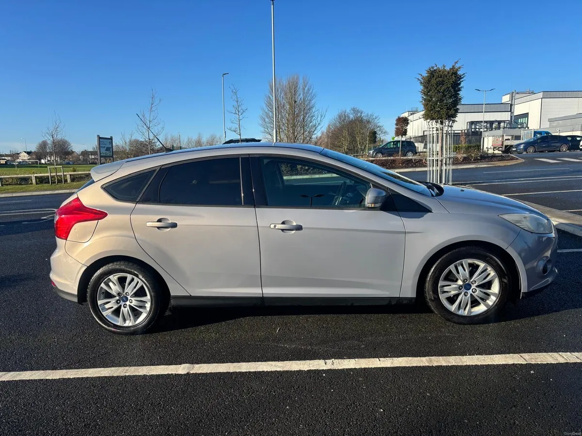 FORD FOCUS 132 beautiful condition - Image 4
