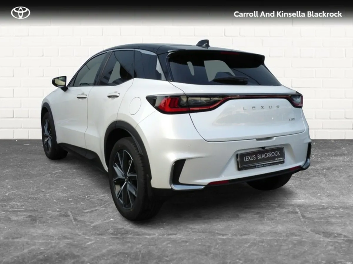 Lexus LBX Hybrid Emotion - Image 4