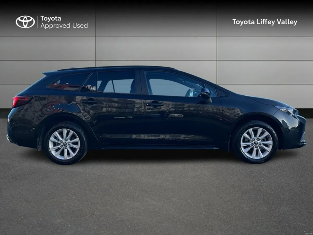 Toyota Corolla HYBRID LUNA TOURING SPORT AUTO - Image 3