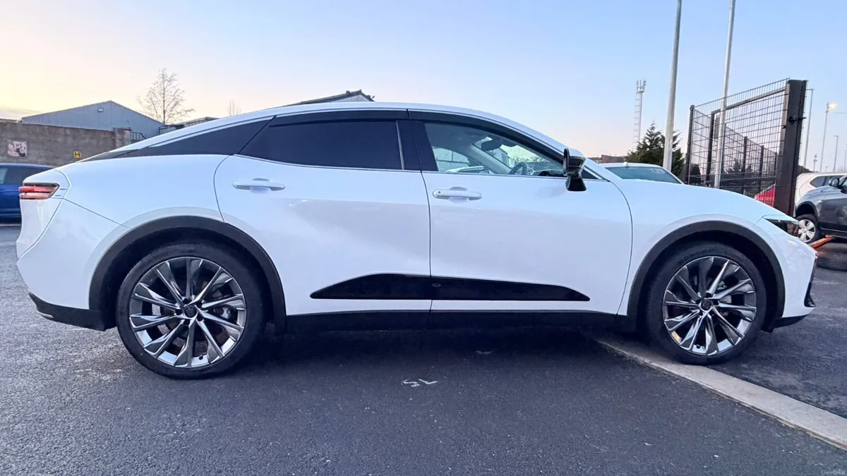 Toyota Crown 2024 - Image 3