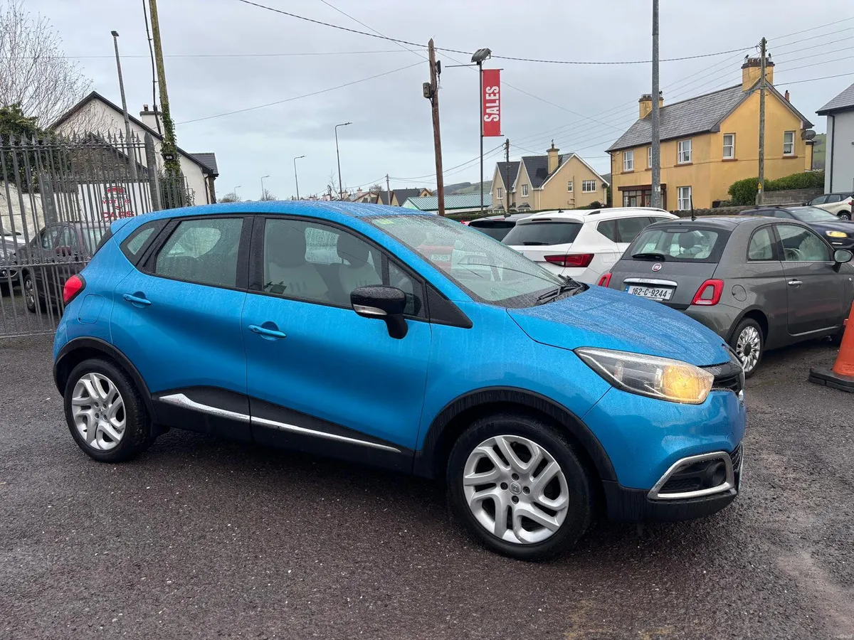 Renault Captur 2015  VERY  LOW  MILEAGE  PETROL - Image 4