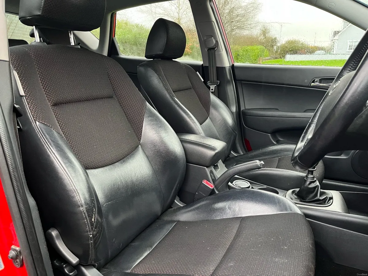 2L Hyundai i30 - Image 3