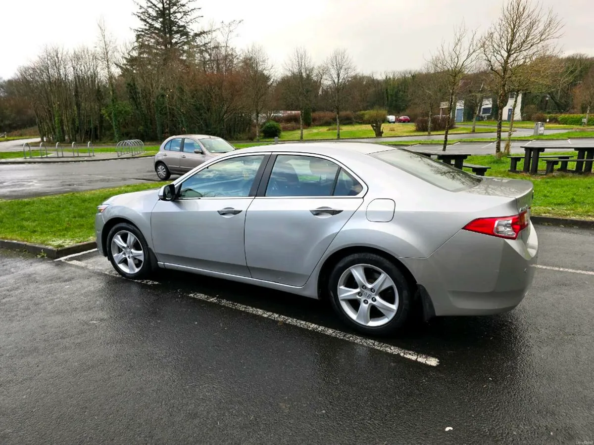 Honda accord 2010 executive - Image 2