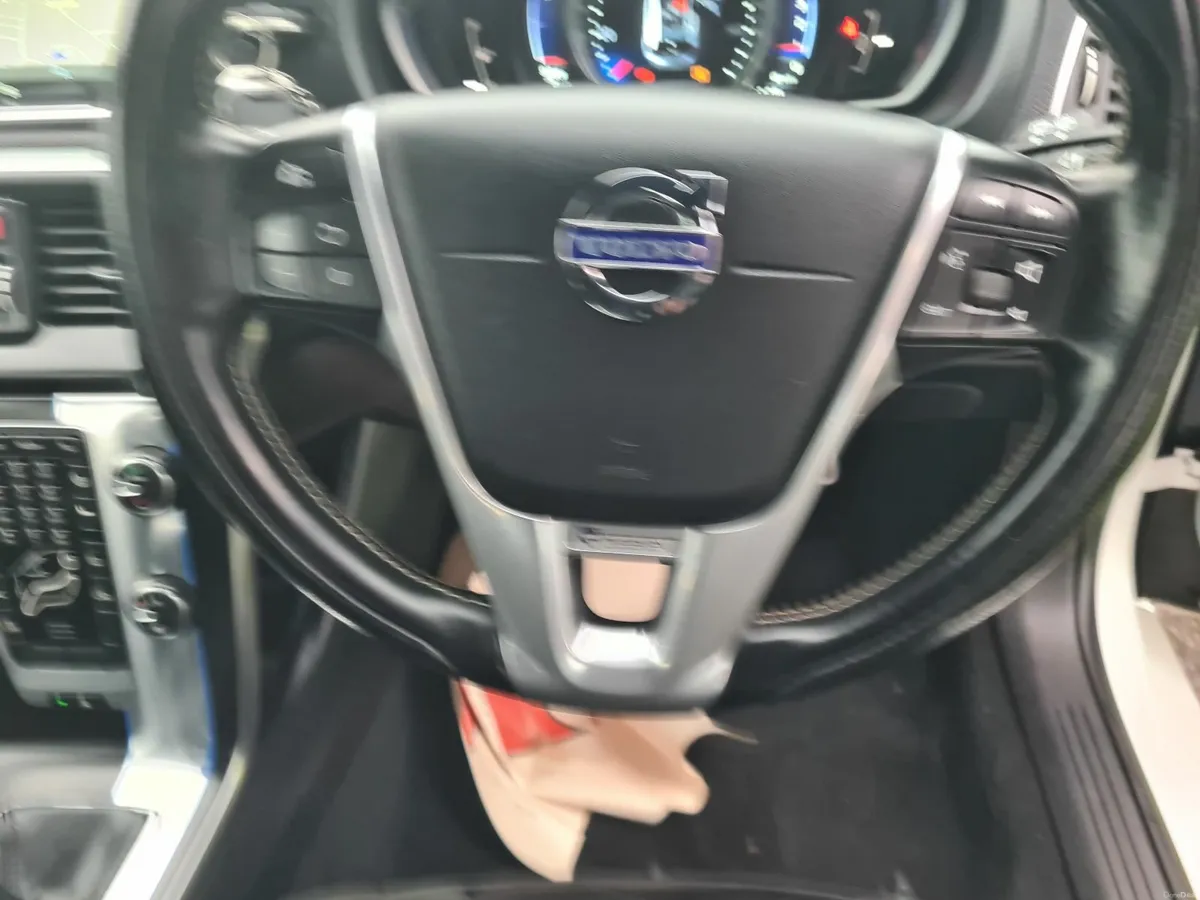 Volvo V40 2015  R Design Diesel - Image 3