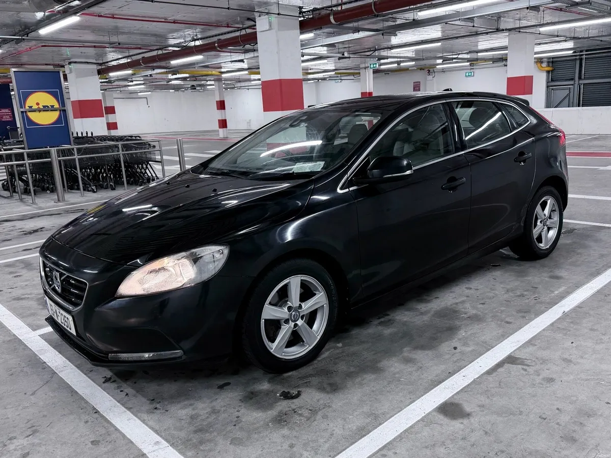 2015 Volvo V40 Automatic - Image 4