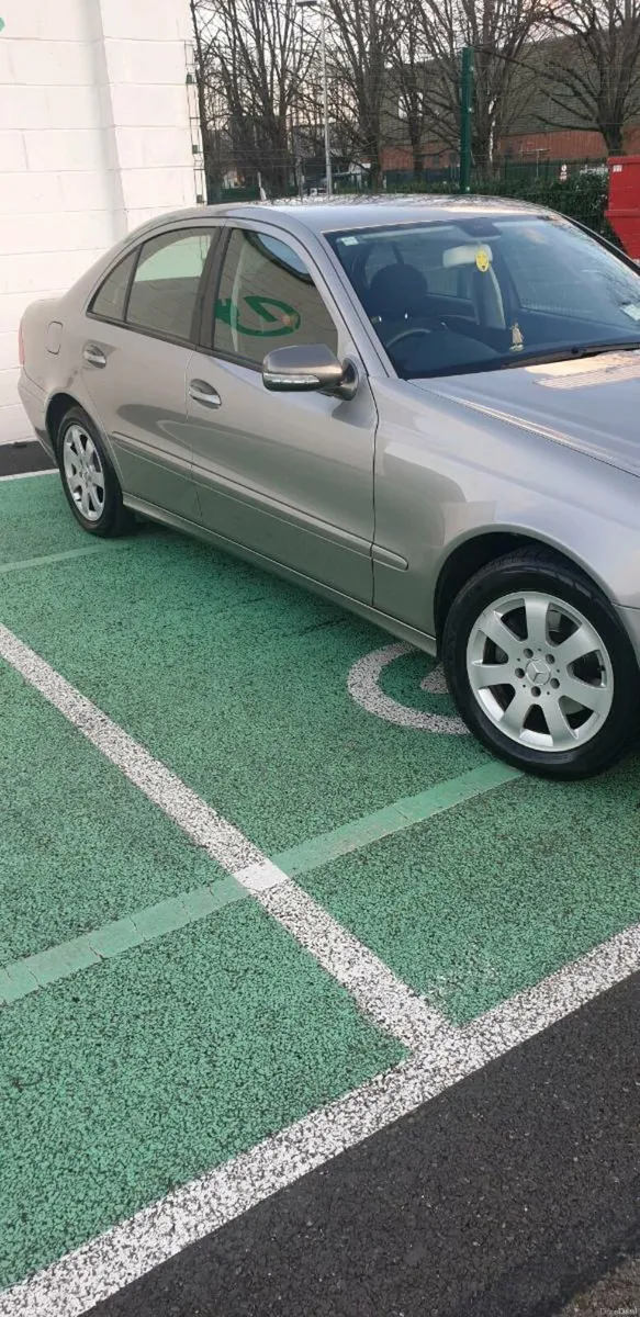 Mercedes Benz E200 - Image 4