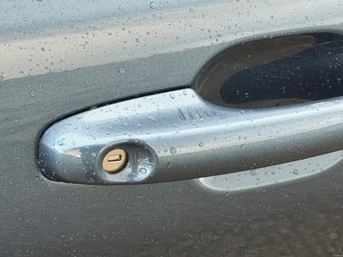 Ford Focus Titanium Edition 1.0T125 A8 4D - Image 3