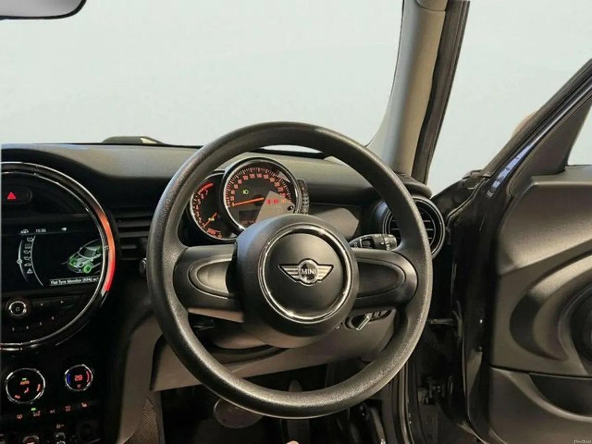 Mini Cooper 1.2 Automatic, Reversing camera - Image 4