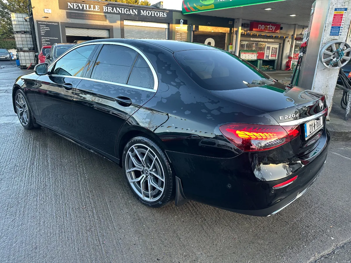 Mercedes-Benz E220 AMG Line - Image 3