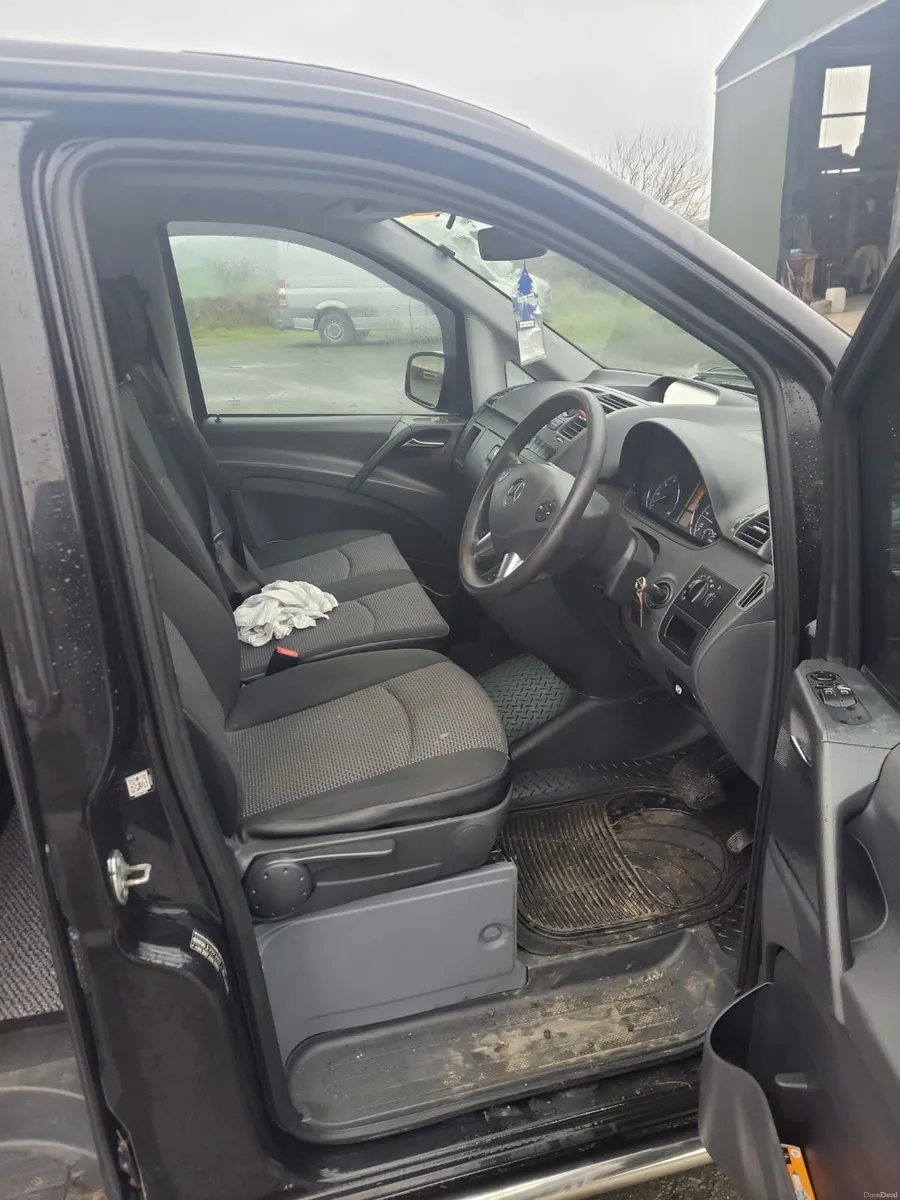 Mercedes Vito 9 seater mini bus - Image 4