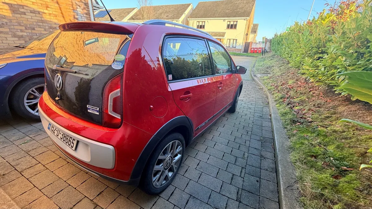 2015 Volkswagen Cross Up - Automatic - Image 3