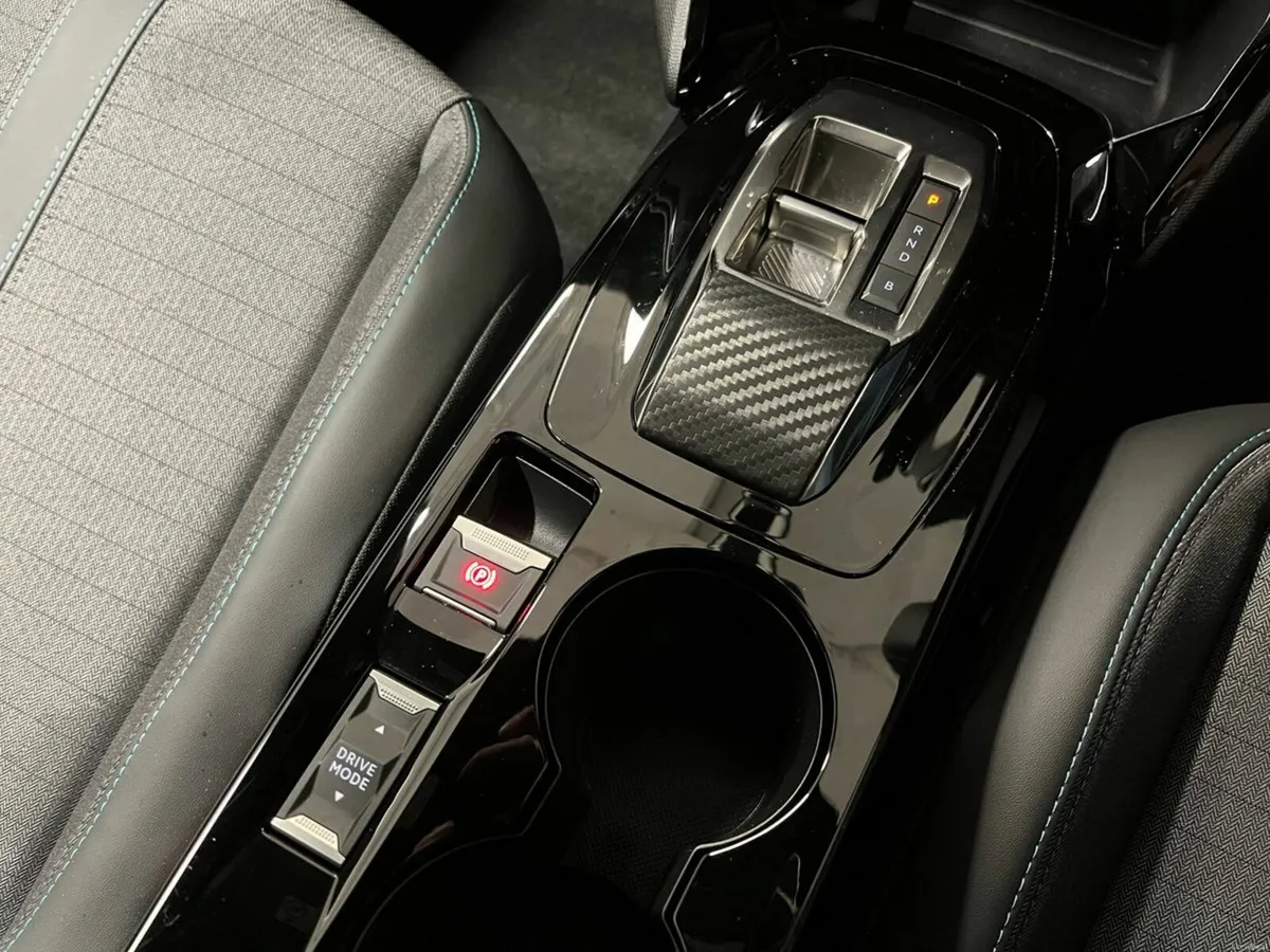 Peugeot 2008 Allure Premium+ EV 136PS - LOW MILEAG - Image 4