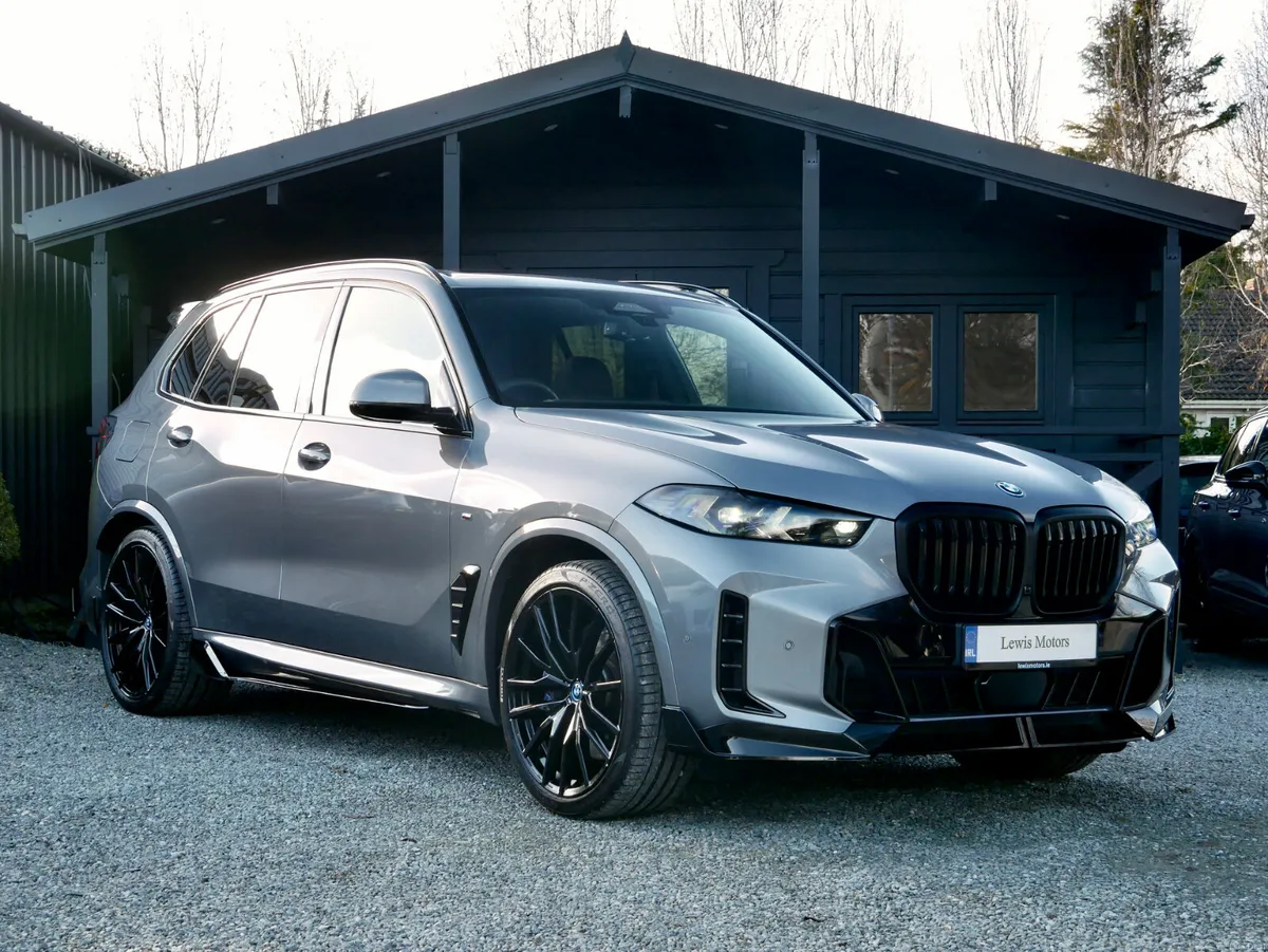 2025 BMW X5 50E M SPORT PRO SILVERSTONE INTERIOR - Image 1