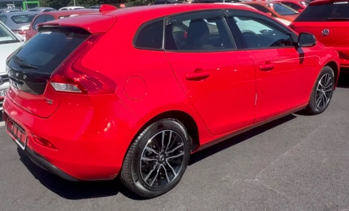 Volvo V40 172 - Image 1