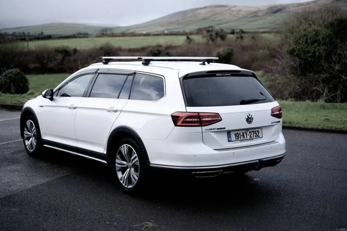 2019 Volkswagen Passat 4 motion Advance 190bhp - Image 4