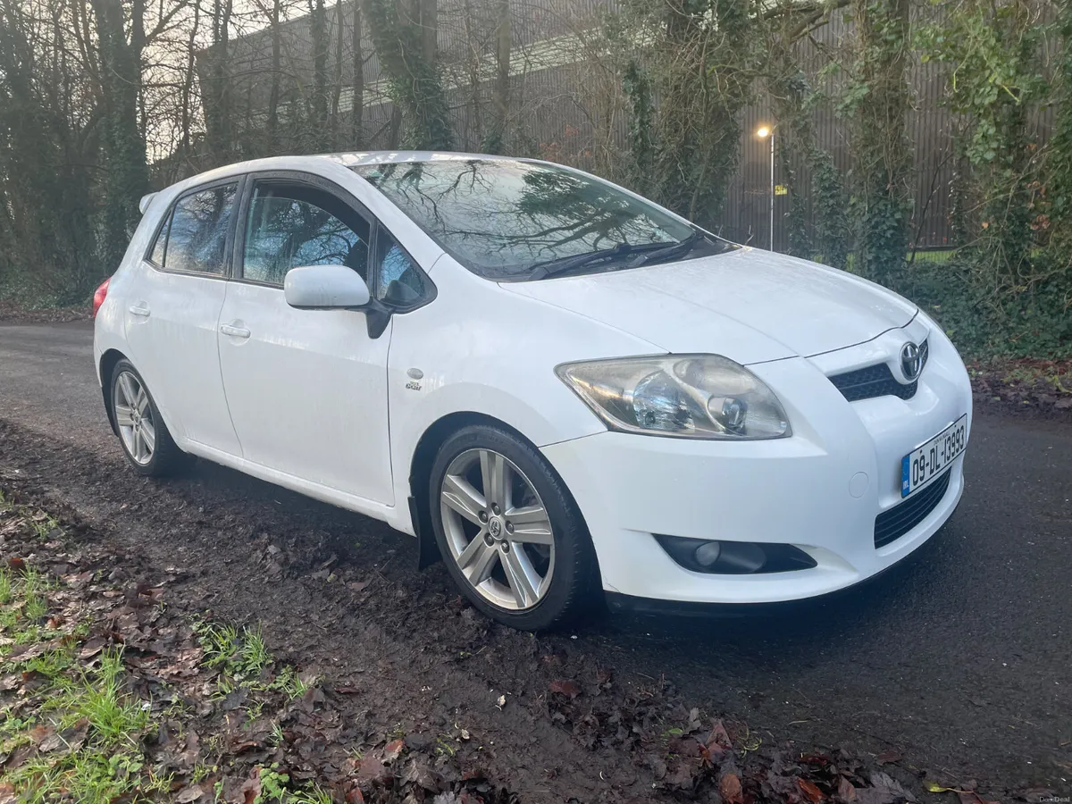 Toyota Auris 2.2 diesel SR 180 bhp 2009 - Image 1