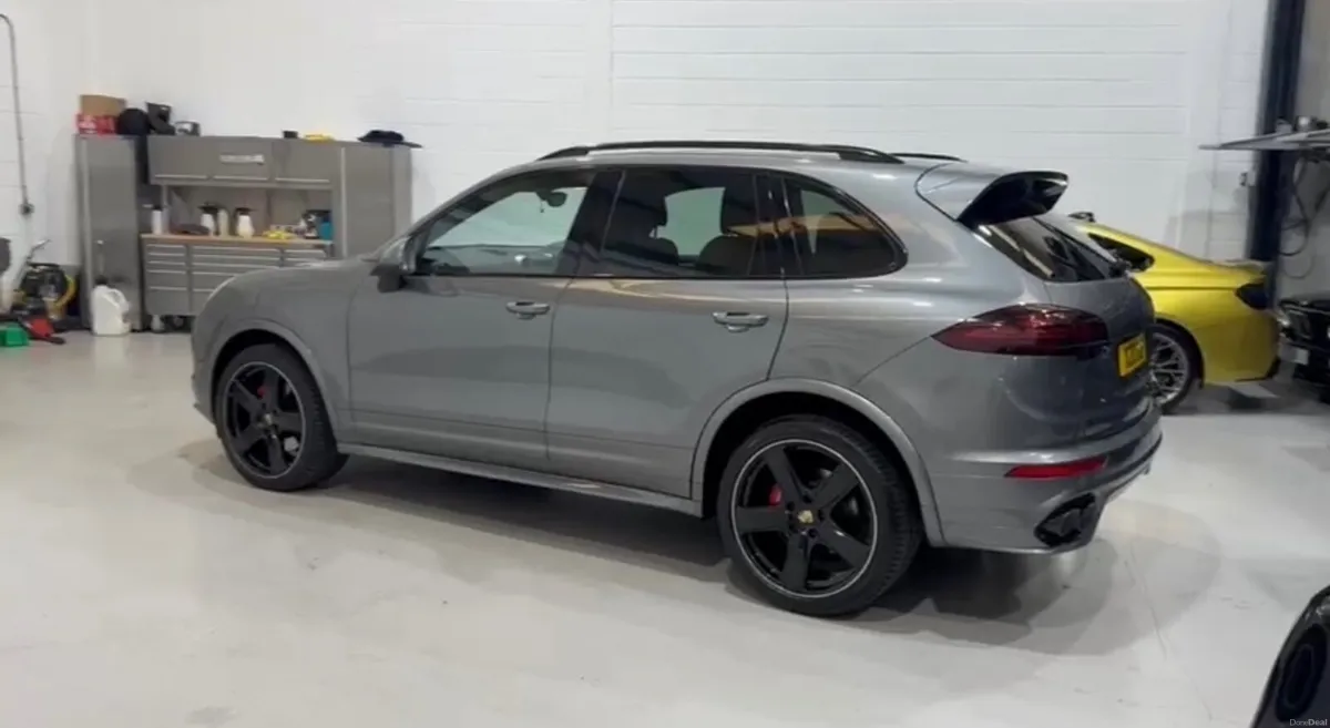 UK reg . Top Spec. Porsche Cayenne 2016 - Image 1
