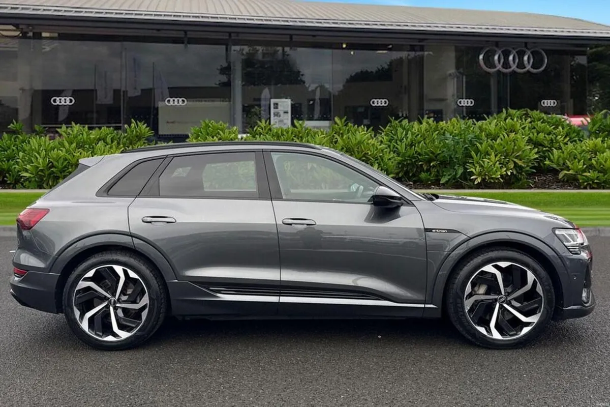 AUDI Etron 55 Quattro Sline Black Edition WARRANTY - Image 3