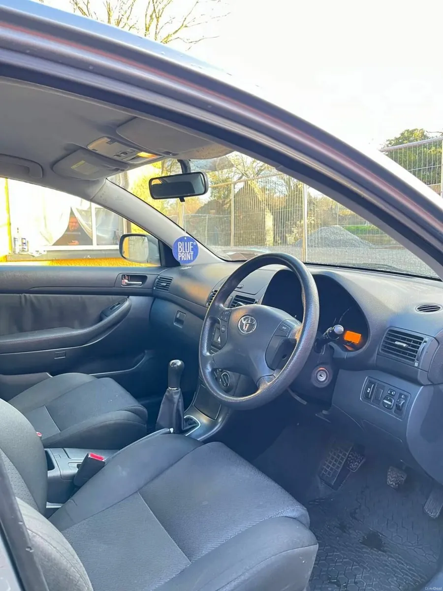 Toyota Avensis 2009 - Image 2