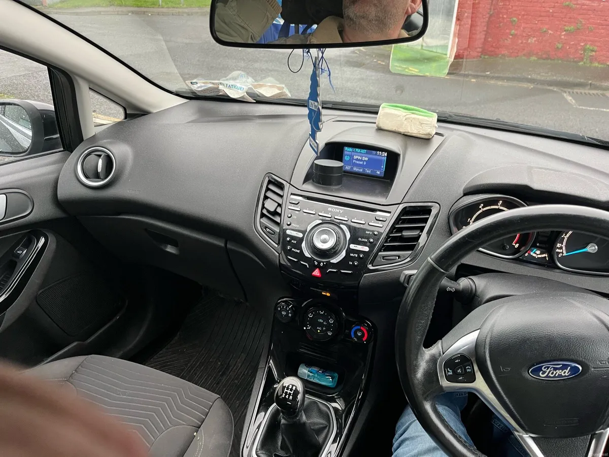 Ford fiesta titanium 1.5 D - Image 4