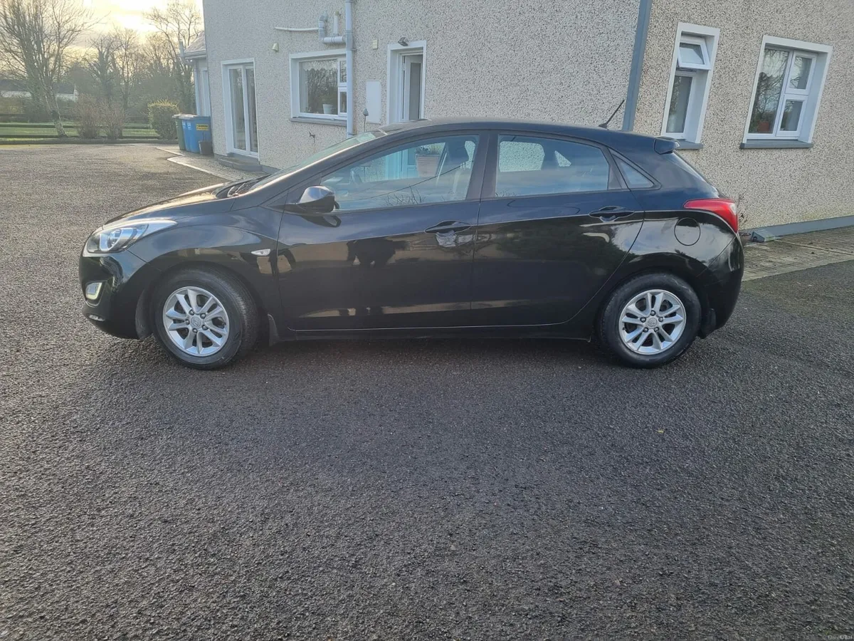 12 hyundai i30 with NCT - Image 2