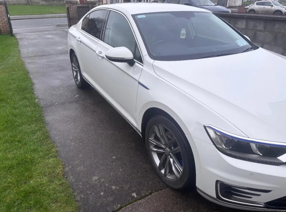 Volkswagen Passat GTE 172D - Image 2