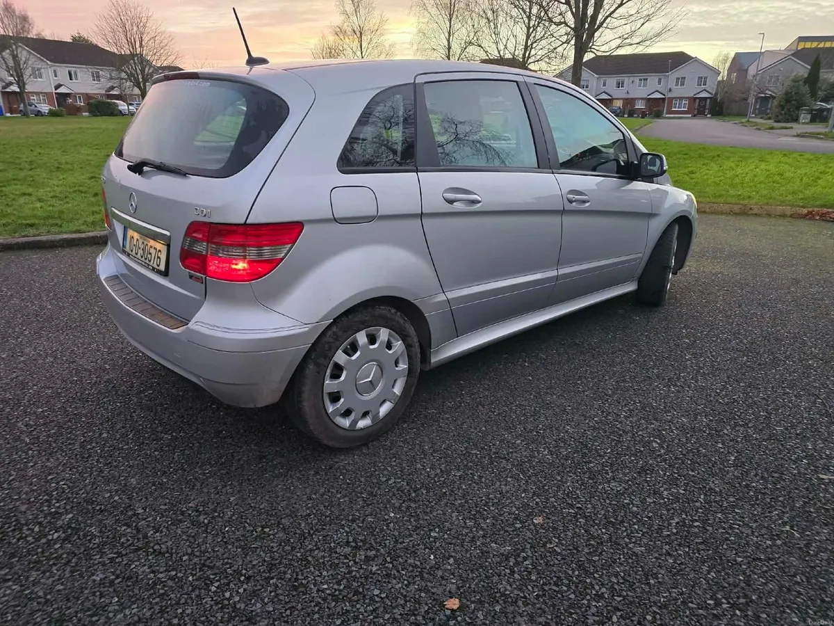 Mercedes-Benz B-Class 2010 - Image 3