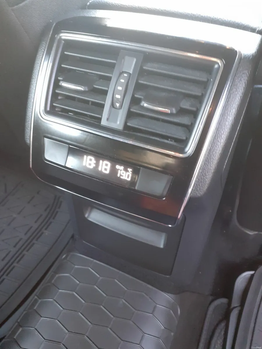 Skoda Superb 2018 - Image 2