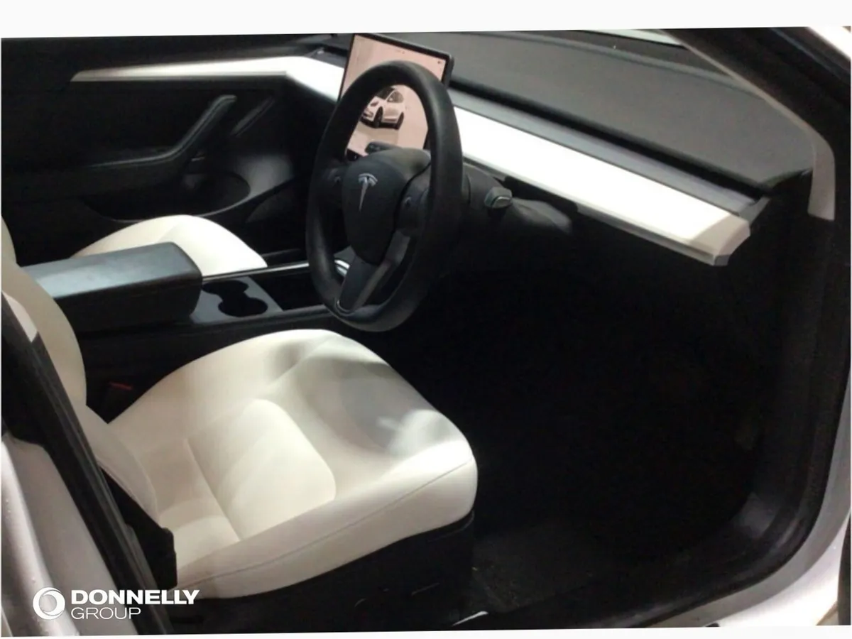 Tesla Model 3 Saloon - Image 4