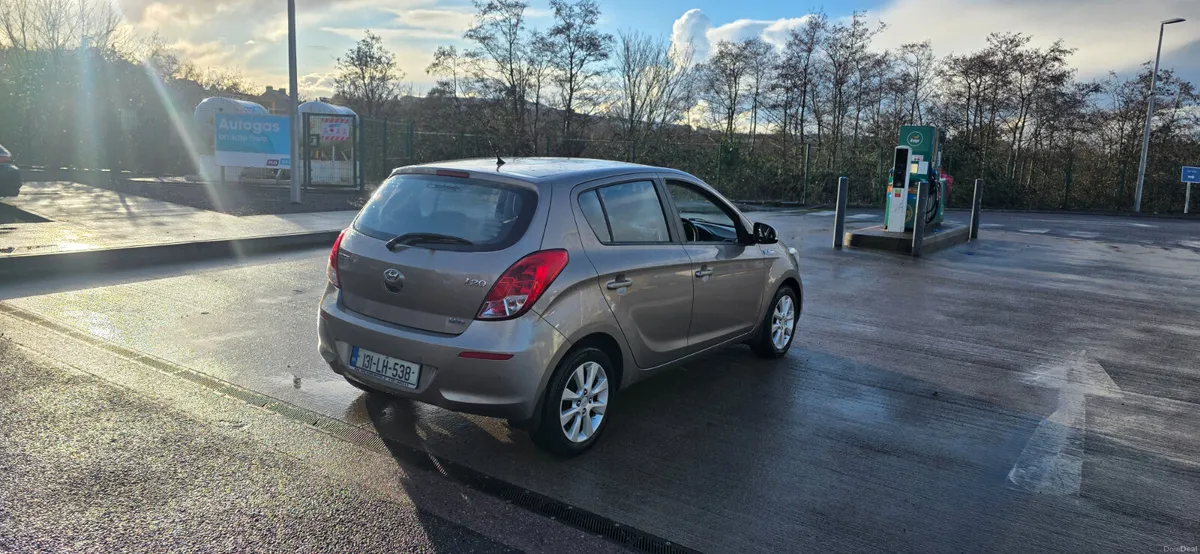 Hyundai i20 Premium Spec - Image 4