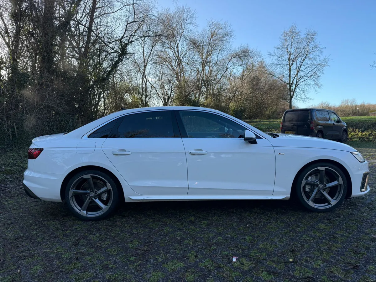 Audi A4 2020 S-Line - Image 4