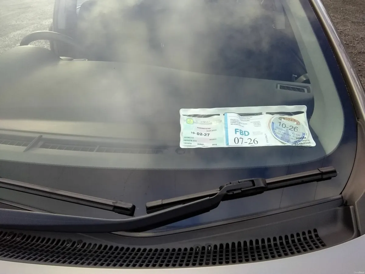 Toyota Auris 2015 - Image 2