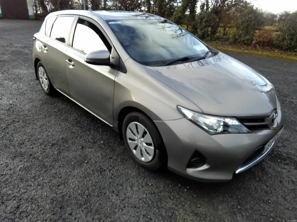 Toyota Auris 2015 - Image 3