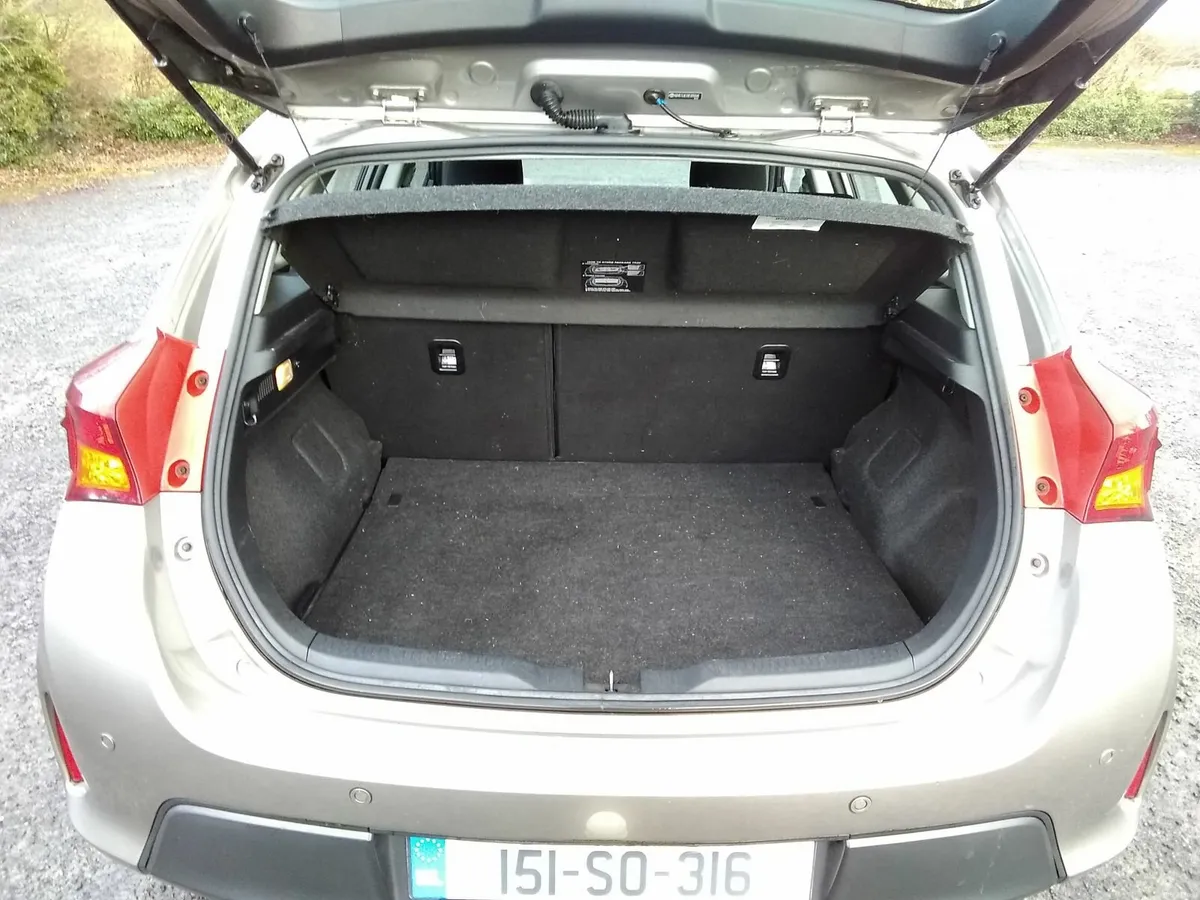 Toyota Auris 2015 - Image 4