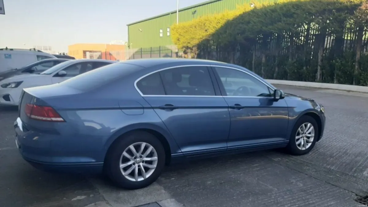 Volkswagen Passat 2016 - Image 3
