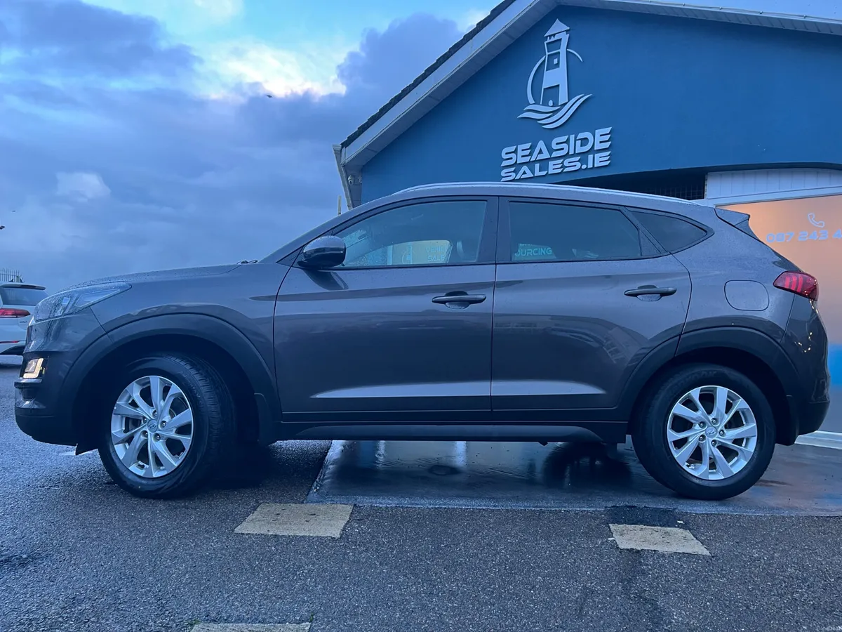 191 Hyundai Tuscon Executive petrol - Image 2