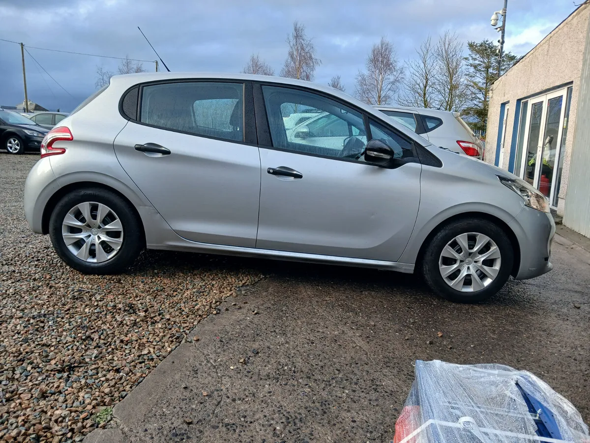 Peugeot 208 2013 1.0 petrol 5 door - Image 3