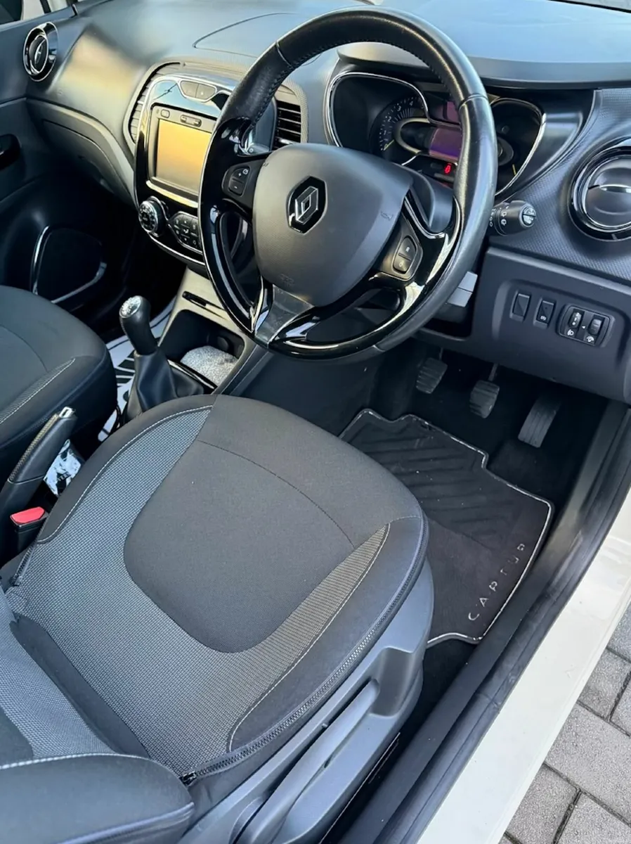 RENAULT CAPTUR INTENSE 1.5 DCI 90 4DR - Image 4