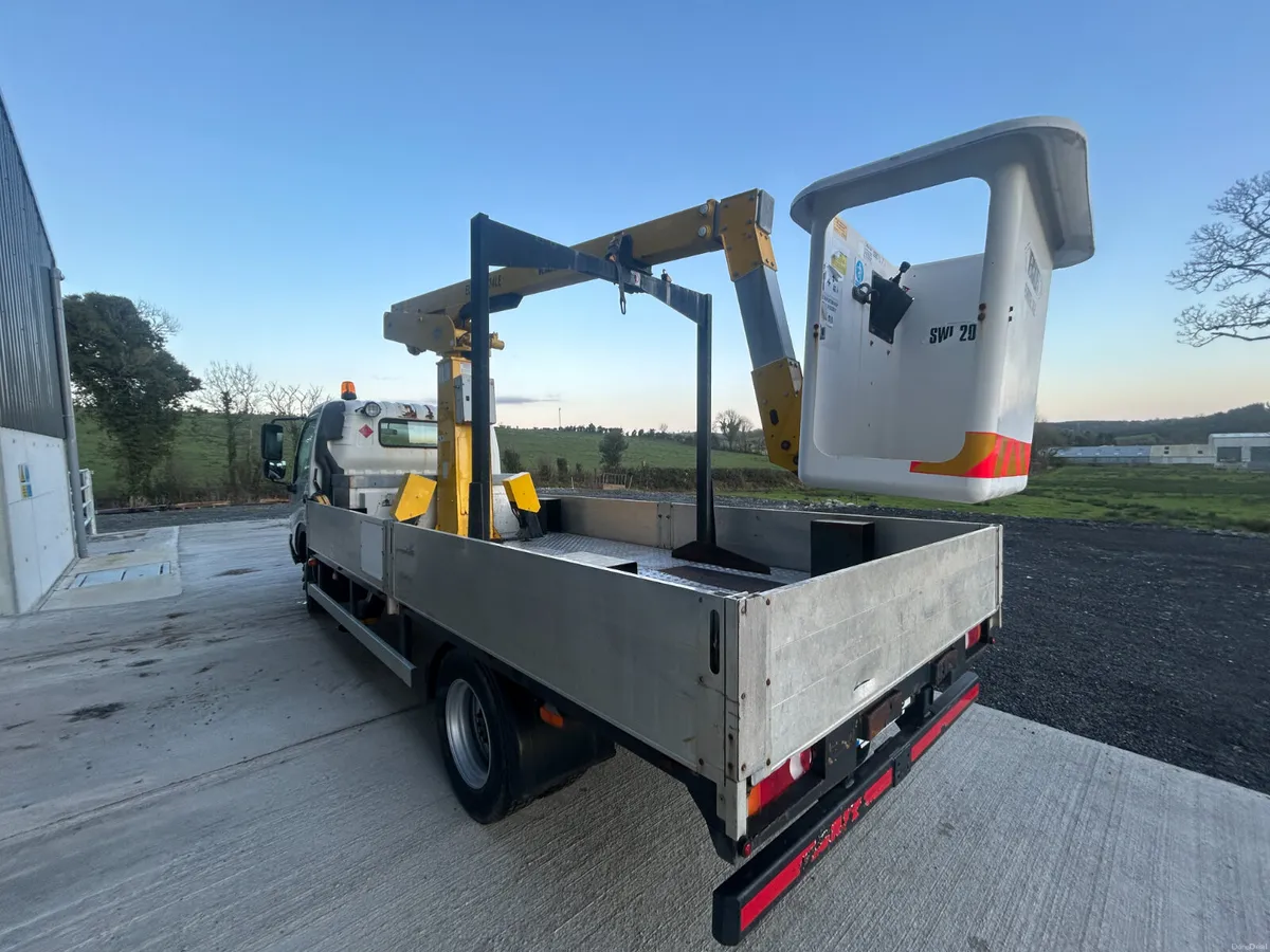 Hino 300-815 Reach Truck - Image 5