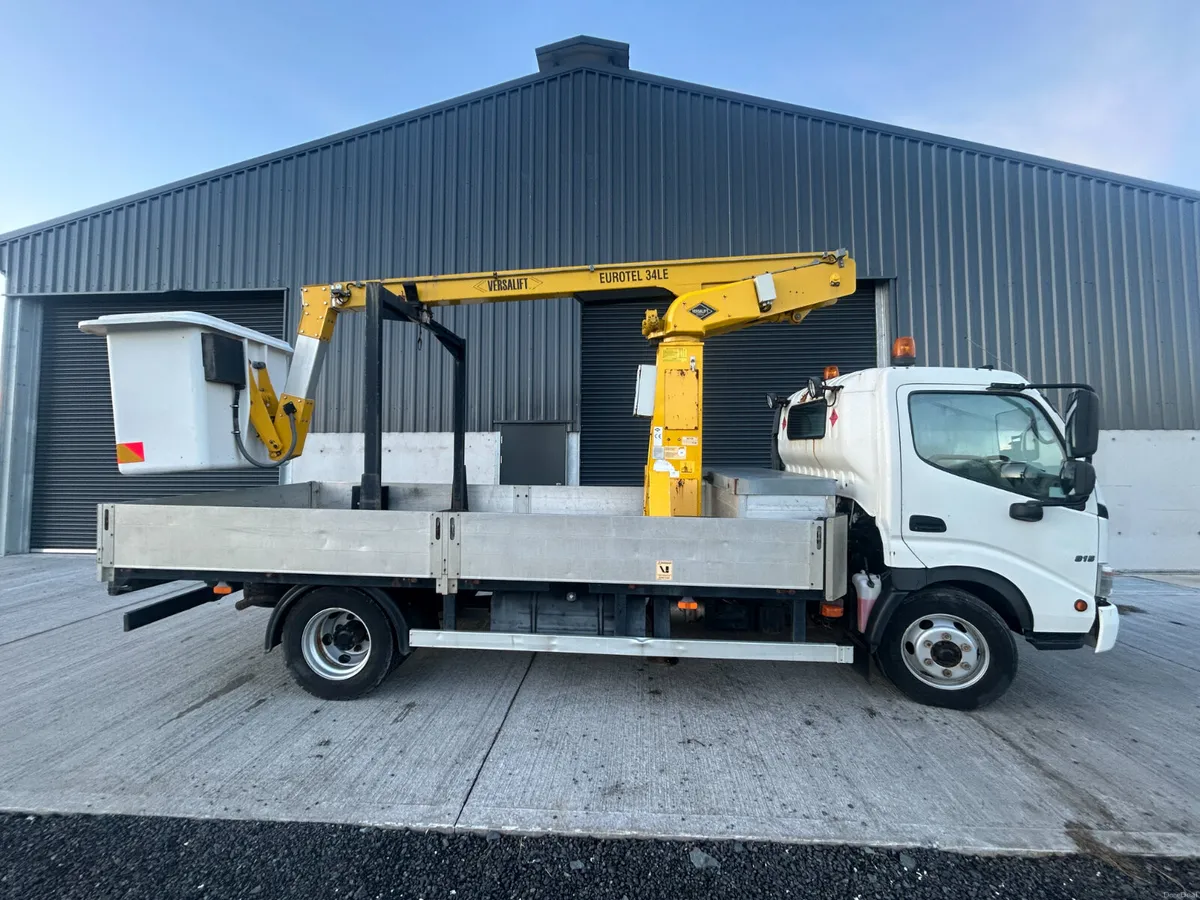 Hino 300-815 Reach Truck - Image 2