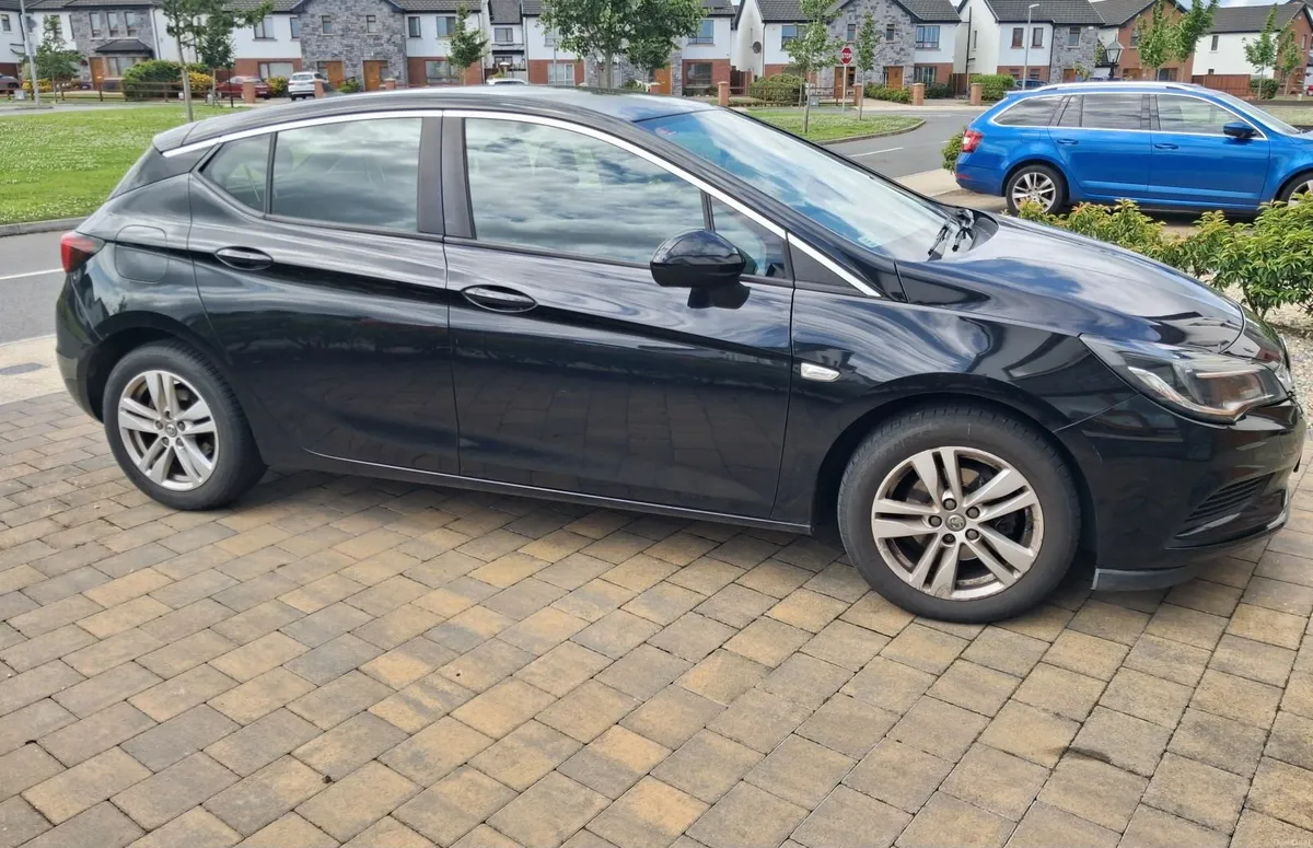 Vauxhall Astra 2016 Black Top - Image 4