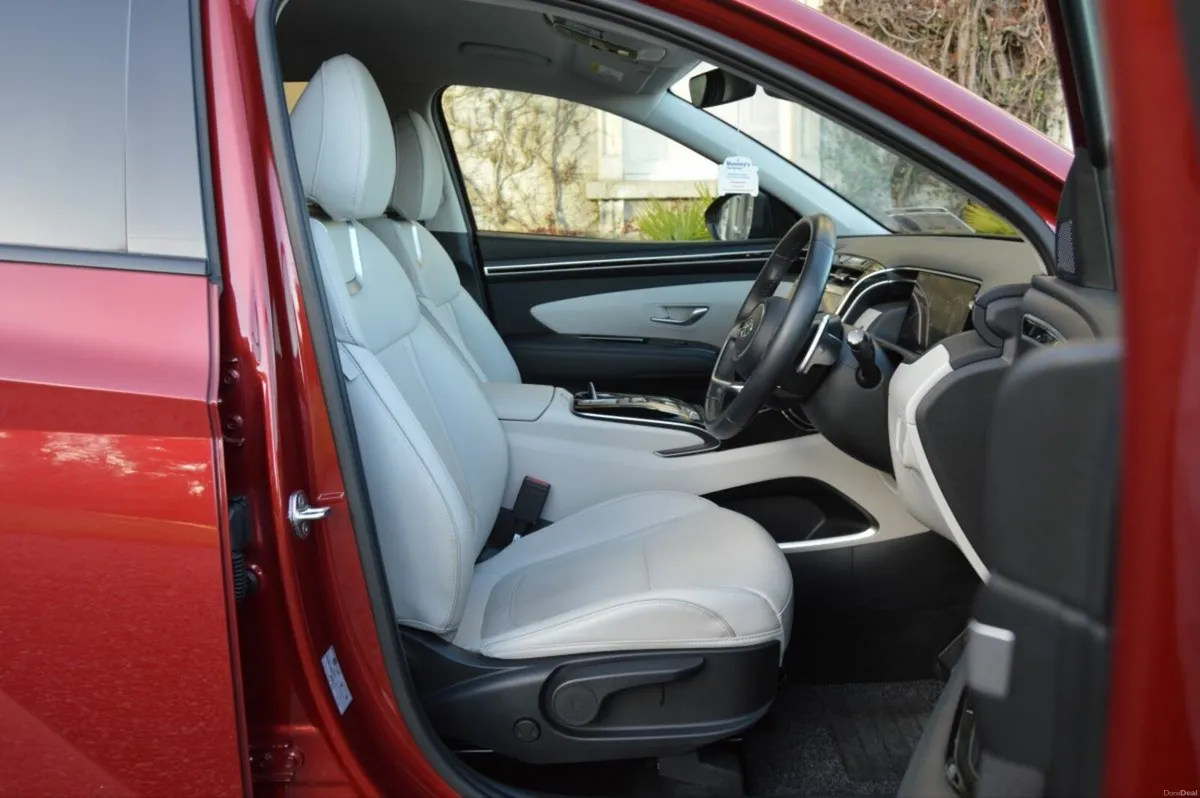 Hyundai Tucson 2WD Executive Plus HEV Auto - Image 3
