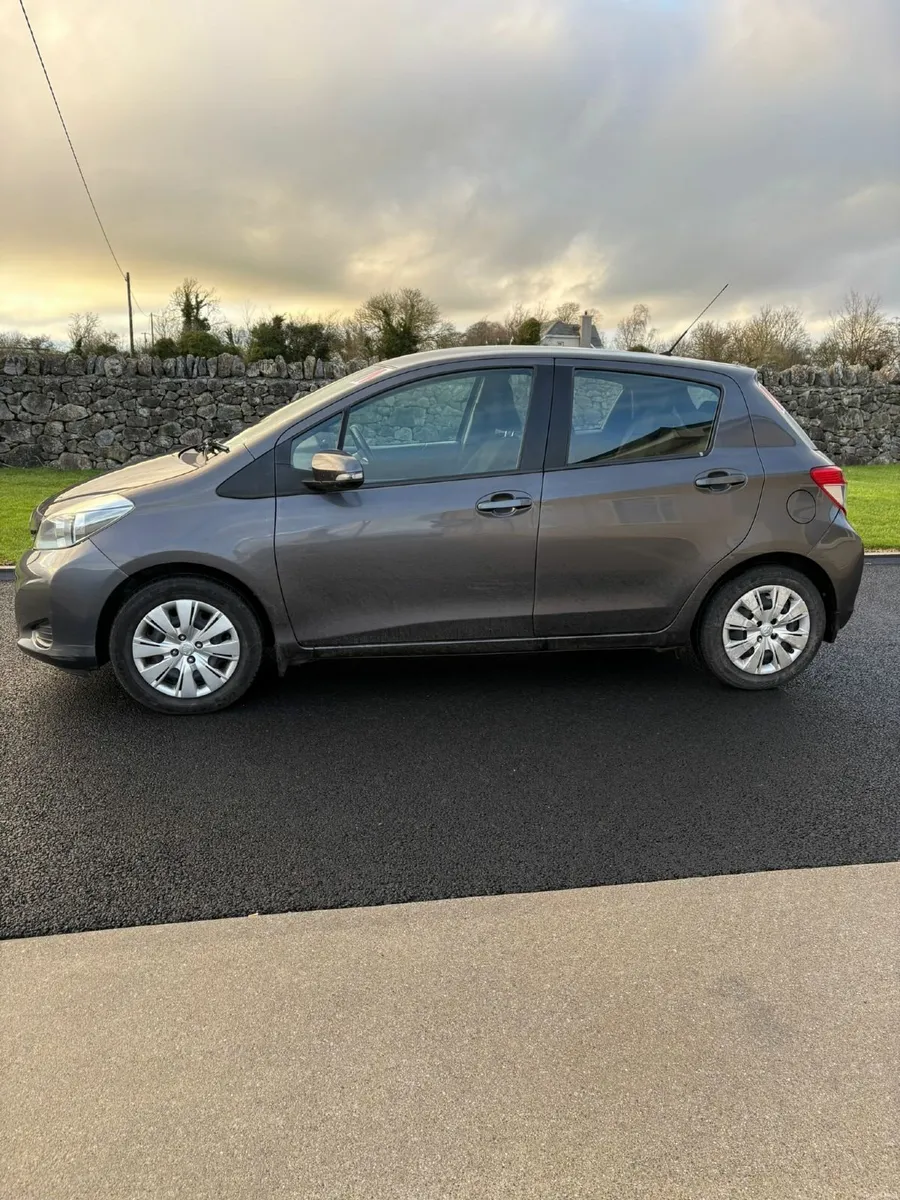 Toyota Yaris 2012 - Image 3