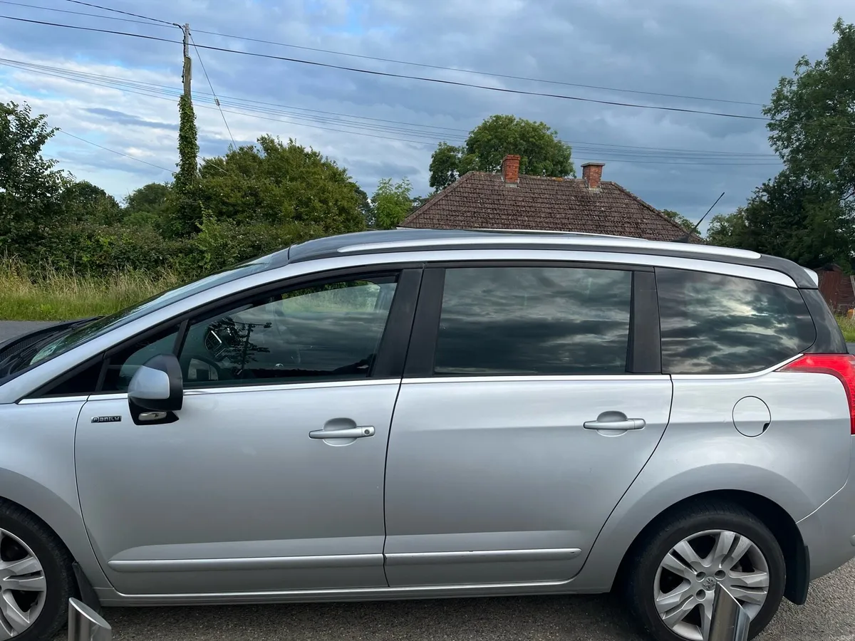 Peugeot 5008 family edition - Image 3