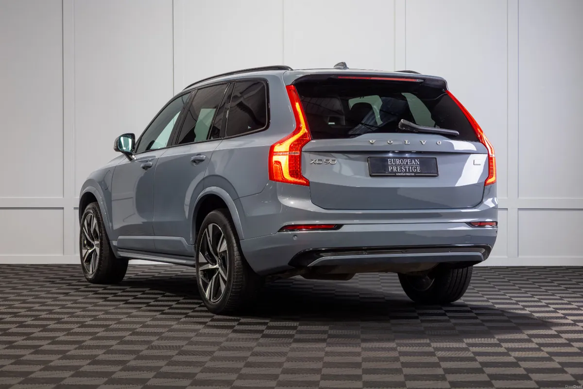 2022 Volvo XC90 T8 R-Design Pro Recharge 7 Seater - Image 4