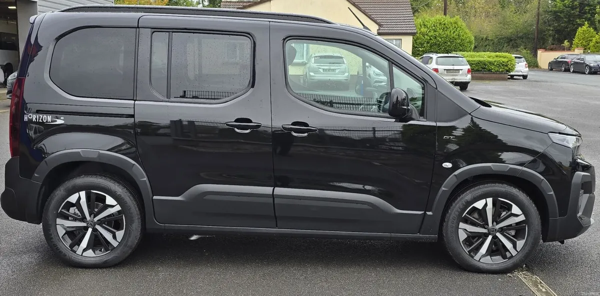 Wheelchair Taxi Peugeot Rifter - Image 4