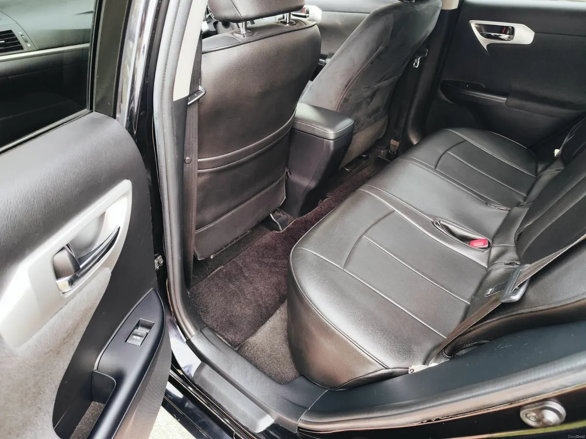 Lexus CT 2012 - Image 2