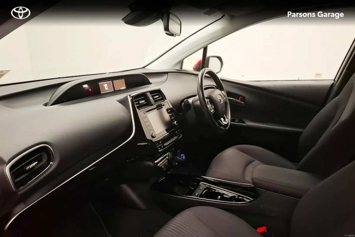Toyota Prius PRIUS HYBRID LUXURY - Image 6