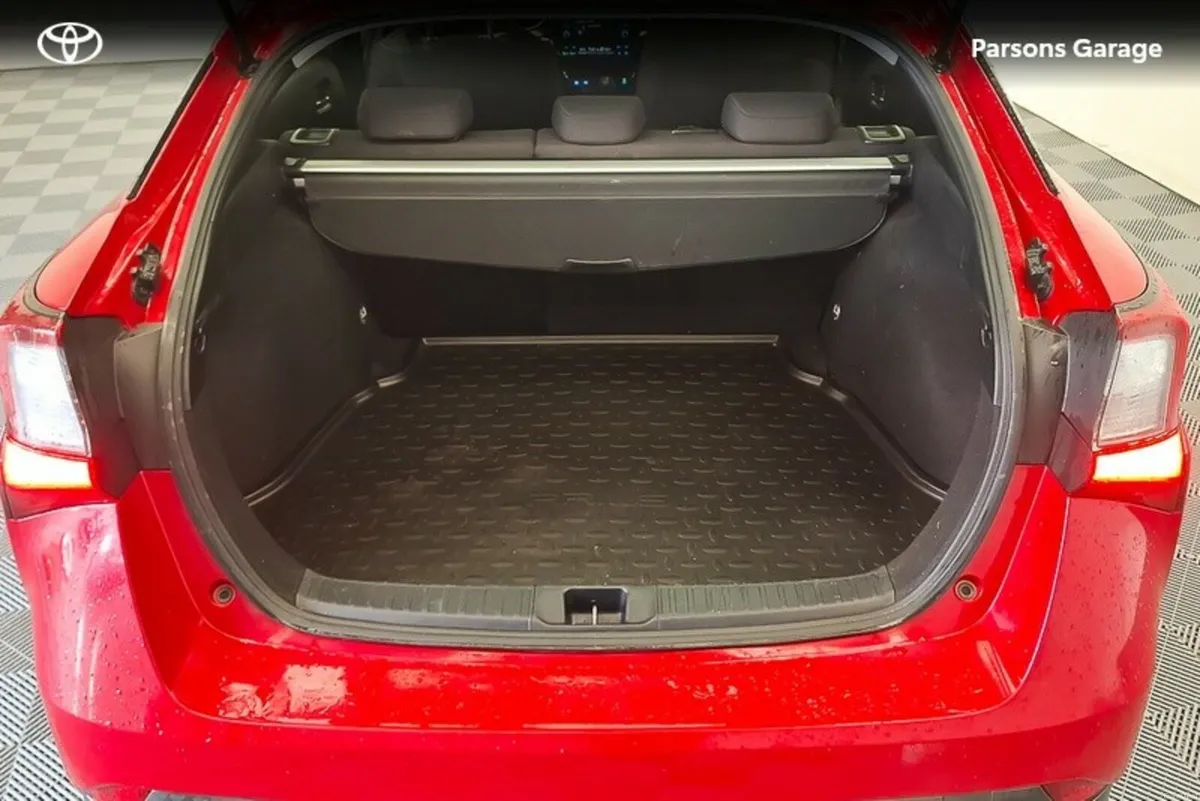 Toyota Prius PRIUS HYBRID LUXURY - Image 6