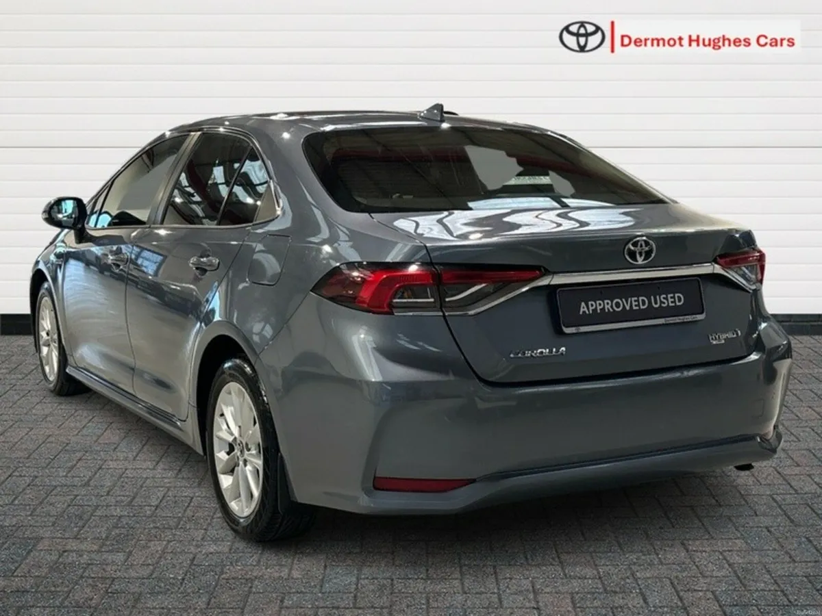 Toyota Corolla HYBRID LUNA SAL AUTO - Image 2